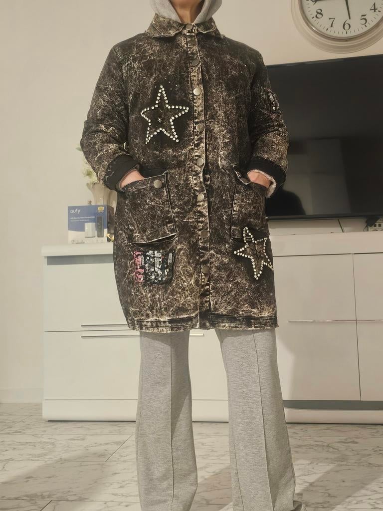 spijkerjasje met bont aan de binnenkant en geborduurde zakke, Kleding | Dames, Jassen | Winter, Ophalen of Verzenden, Nieuw, Maat 38/40 (M)