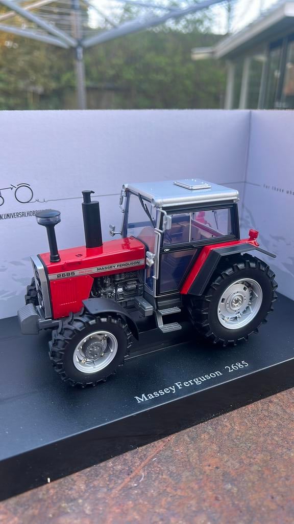 Universal Hobbies Massey Ferguson 2685, Ophalen of Verzenden, Zo goed als nieuw, Tractor of Landbouw, Universal Hobbies