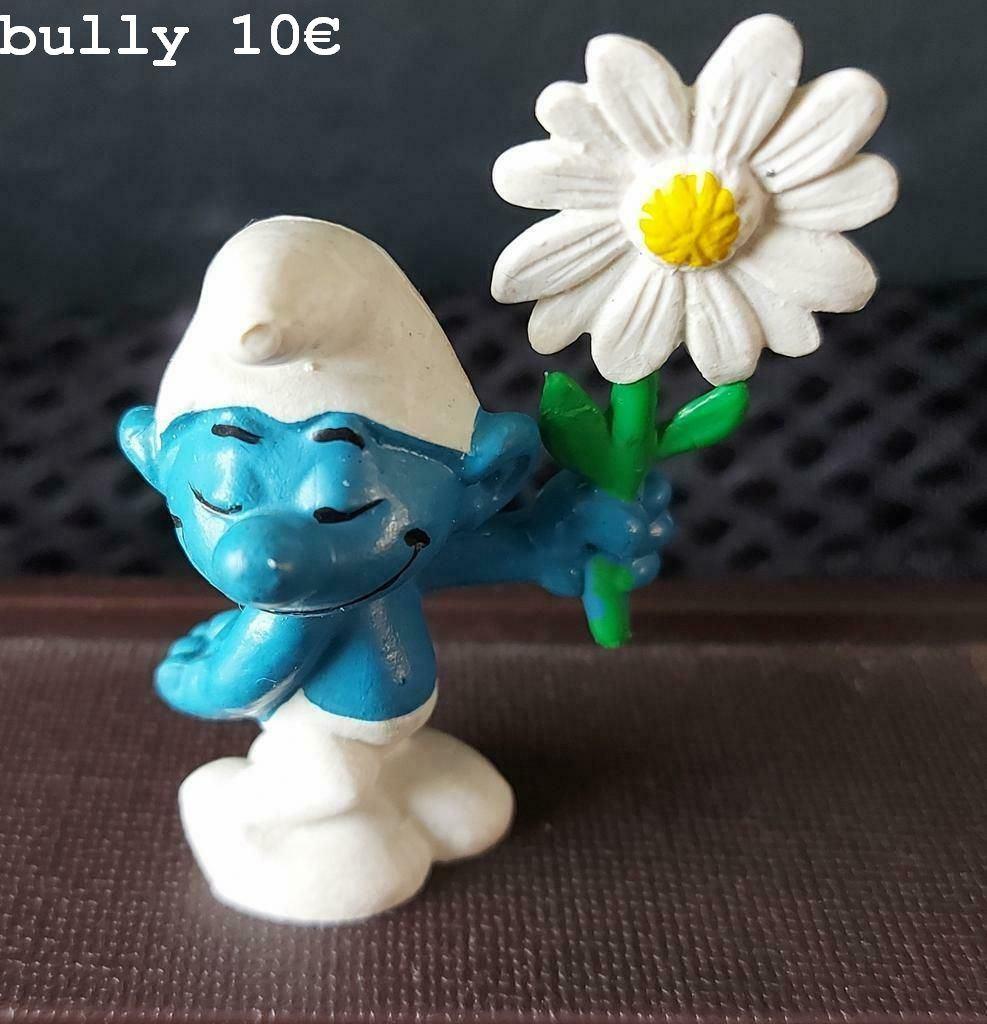 Bully smurf met witte wuivende bloem 20076, Verzamelen, Smurfen, Ophalen of Verzenden, Zo goed als nieuw, Verschillende Smurfen