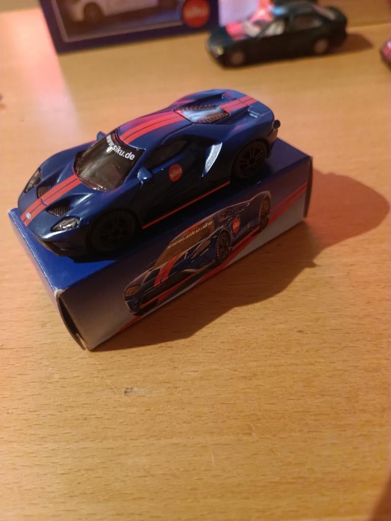 Siku Ford GT Werbe - Blauw met rode strepen, Ophalen of Verzenden