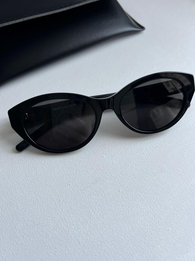 Nieuwe Saint Laurent zonnebril - Elegant en stijlvol, Overige merken, Zonnebril, Zwart, Nieuw