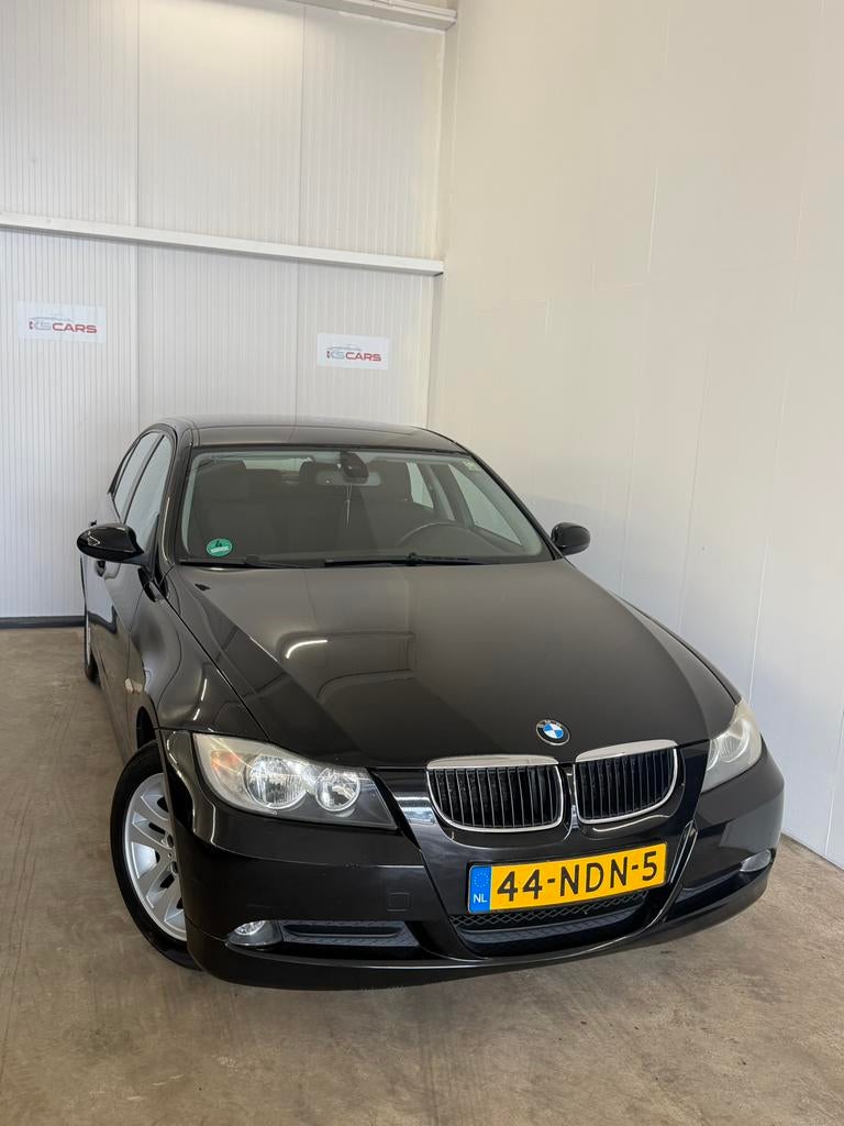 BMW 3-Serie 318i | 2.0 | 2007 | Zwart | Airco | Trekhaak!, Auto's, Achterwielaandrijving, Parkeersensor, 4 cilinders, 129 pk