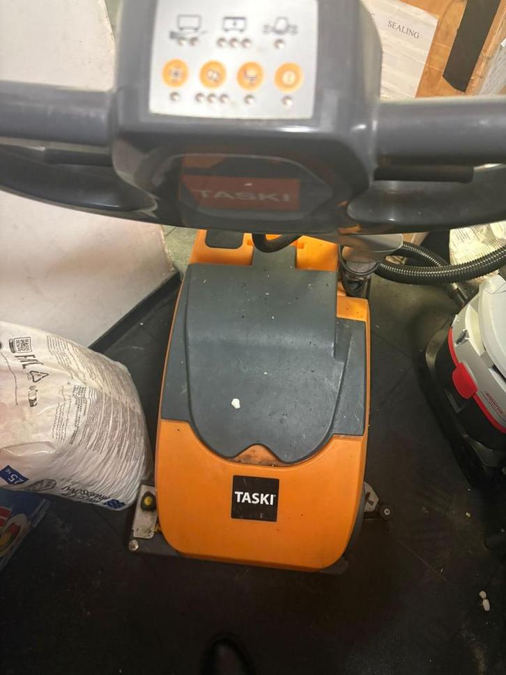 Taski schrobmachine - Professionele reiniging, Doe-het-zelf en Verbouw, Reinigingsmachines, Gebruikt, Schrobmachine, Ophalen