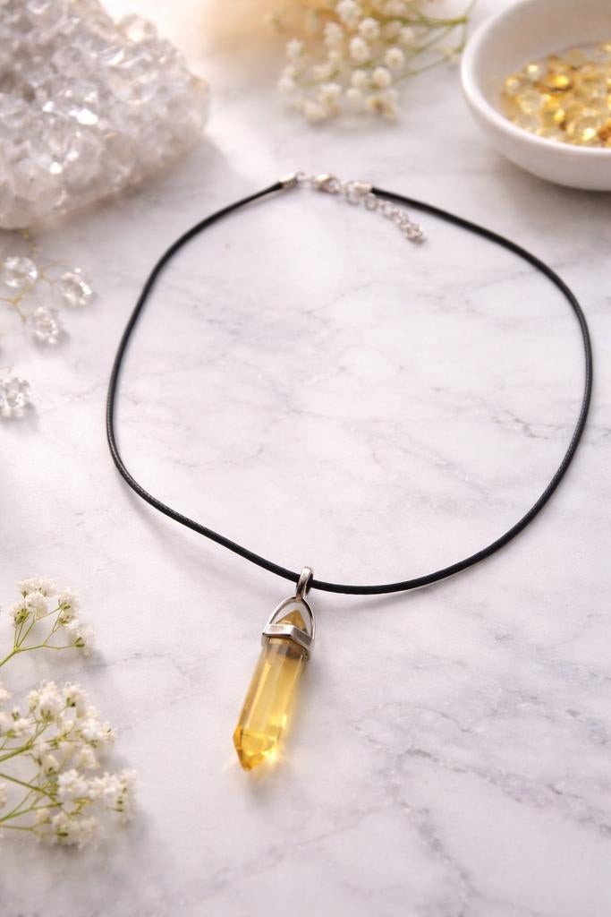 Zwarte ketting met gele steen hanger, Sieraden, Tassen en Uiterlijk, Kettingen, Ophalen of Verzenden, Nieuw, Geel