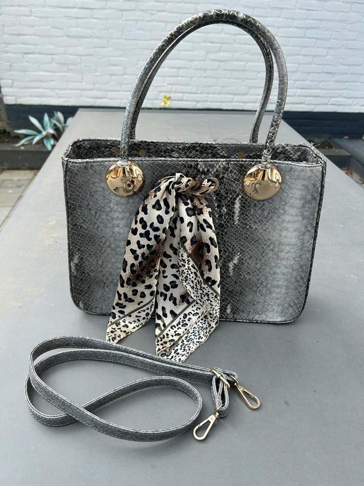 Damestas van PU-leer met slangenprint, Sieraden, Tassen en Uiterlijk, Tassen | Damestassen, Zo goed als nieuw, Handtas, Grijs