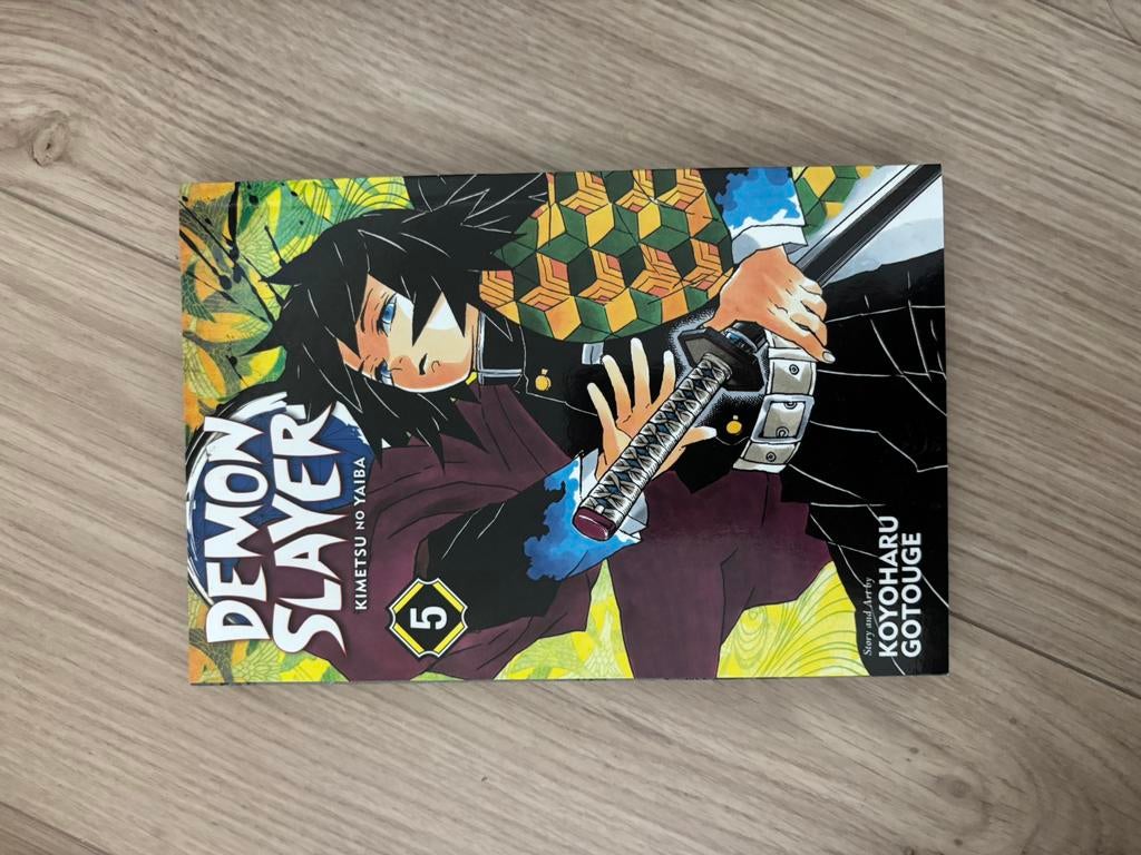 demon slayer manga vol 5, Boeken, Meerdere comics, Ophalen of Verzenden, Zo goed als nieuw, Japan (Manga)