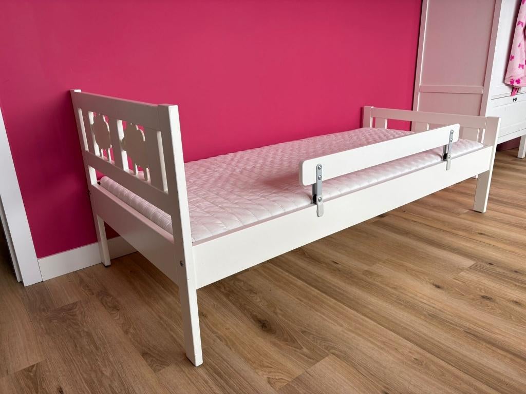 Peuterbed compleet met matras en beddengoed, 70 tot 85 cm, 140 tot 160 cm, Zo goed als nieuw, Ophalen