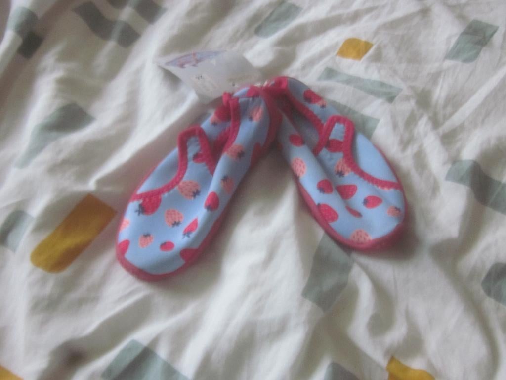 Nw lichtblauw/roze/rode zwemschoentjes/strandschoentjes 26, Kinderen en Baby's, Kinderkleding | Kinder-zwemkleding, Zwemschoenen