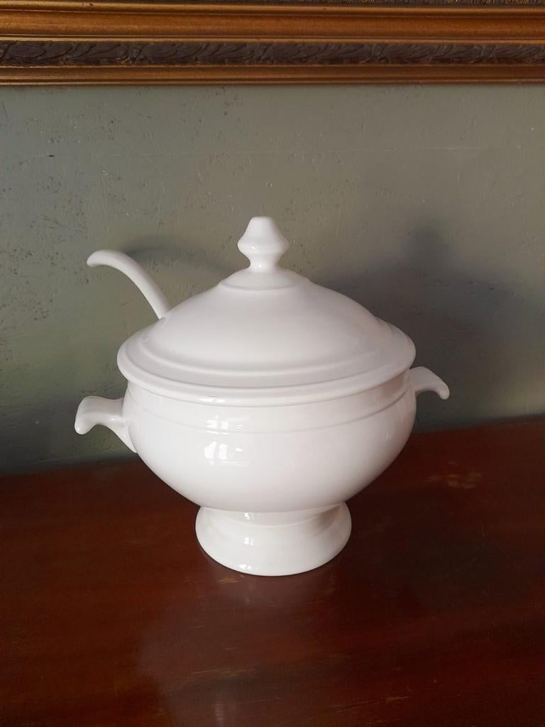 Royal Boch soepterrine met lepel - Wit porselein, Antiek en Kunst, Ophalen of Verzenden