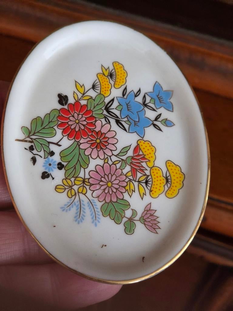 Vintage porseleinen schoteltje met bloemmotief, Antiek en Kunst, Antiek | Porselein, Ophalen of Verzenden