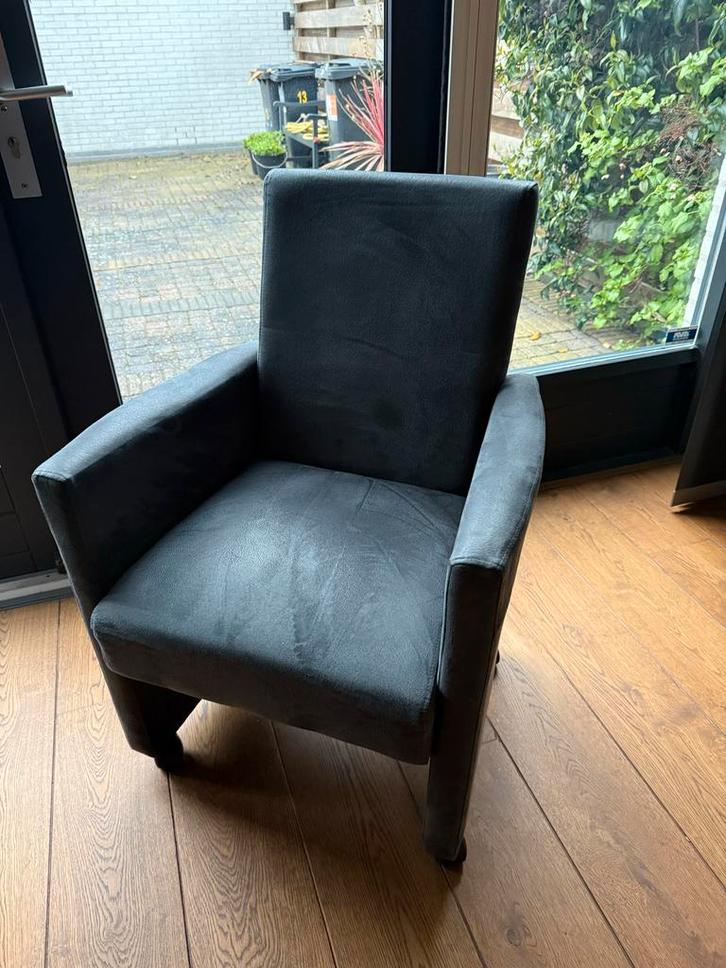 6 grijze eetkamerstoelen op wieltjes, Huis en Inrichting, Stoelen, Gebruikt, Vijf, Zes of meer stoelen, Stof, Grijs, Ophalen