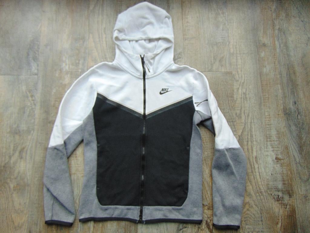 Nike jas zwart / grijs / wit maat XS = 158 jasje, Gebruikt, Ophalen of Verzenden, Nike, Jongen