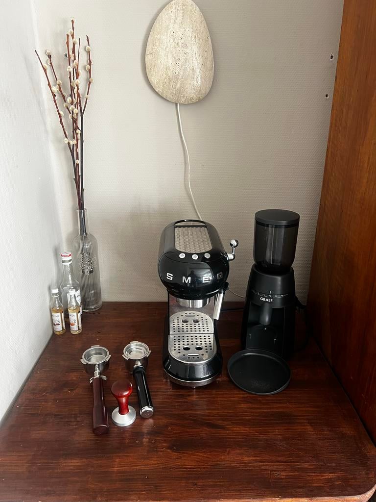 Smeg Koffiezetapparaat & Graef Koffiemolen Complete Set, Witgoed en Apparatuur, Koffiezetapparaten, Stoompijpje, Gebruikt, Espresso apparaat