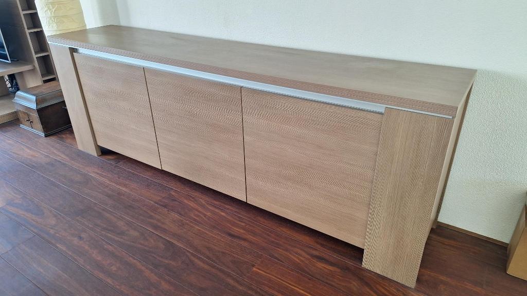 Dressoir modern beige 253x51x86cm, Huis en Inrichting, Kasten | Dressoirs, Ophalen, Overige materialen, Gebruikt, 200 cm of meer