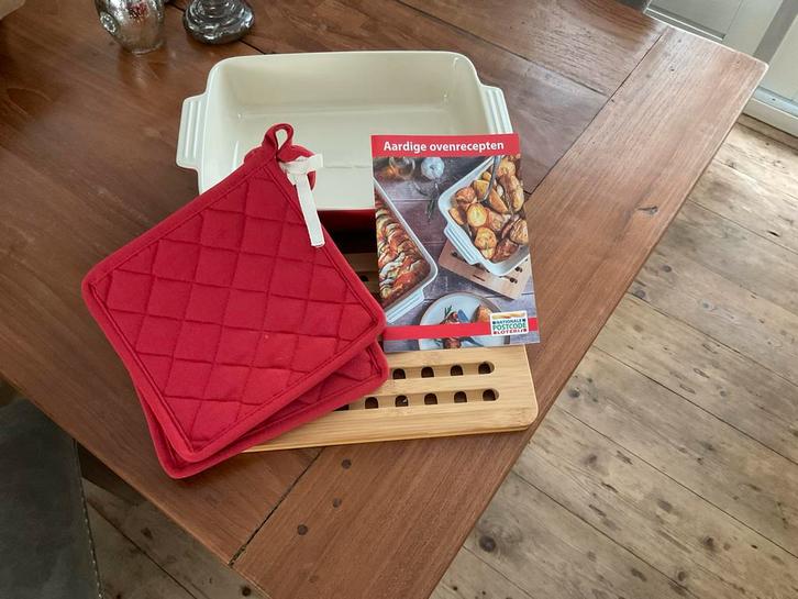 Ovenschaal, pannenlappen en onderzetter set, Huis en Inrichting, Keuken | Keukenbenodigdheden, Nieuw, Ophalen