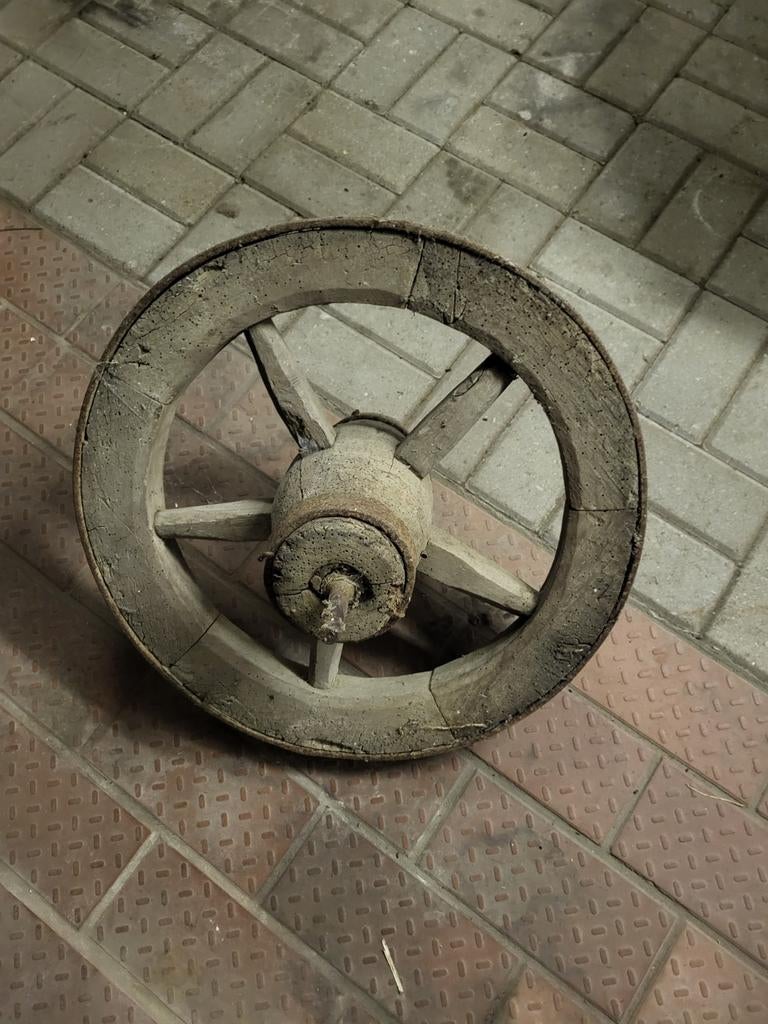 Antiek houten wagenwiel /karrewiel Decoratief object, Antiek en Kunst, Ophalen