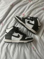 Nike Dunks High Khaki - Maat 40.5 - Zo goed als nieuw, Kleding | Dames, Schoenen, Ophalen of Verzenden, Groen, Sneakers of Gympen