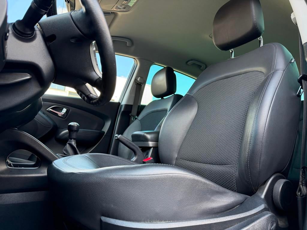 Hyundai Ix35 2.0i Style / Navi / Leder / Camera / Clima / NA, Gebruikt, 4 cilinders, Leder en Stof, 163 pk