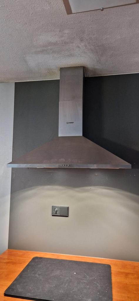 Indesit Wandschouwkap, Witgoed en Apparatuur, Afzuigkappen, Gebruikt, Vrijstaand, Wandschouwkap, 400 tot 600 m³ per uur, Motor
