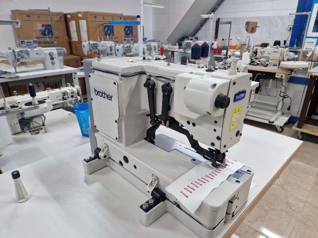 Brother HE-800B-2 Industriële Naaimachine, Hobby en Vrije tijd, Naaimachines en Toebehoren, Ophalen, Industrieel, Brother, Naaimachine