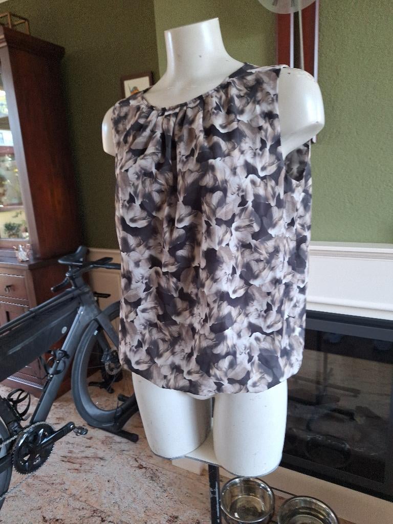 Rinascimento beige zwarte top L, Overige kleuren, Verzenden, Zo goed als nieuw, Zonder mouw