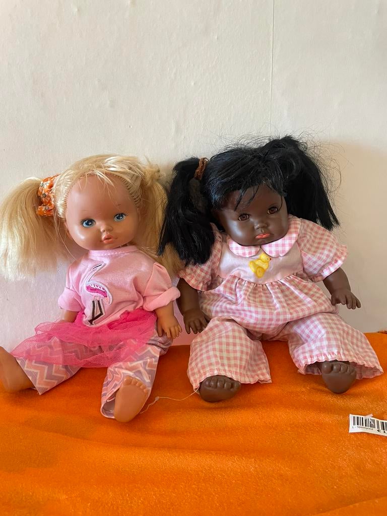 vintage grote Shelly  pop en donkere pop met lang haar 38 cm, Ophalen of Verzenden, Zo goed als nieuw