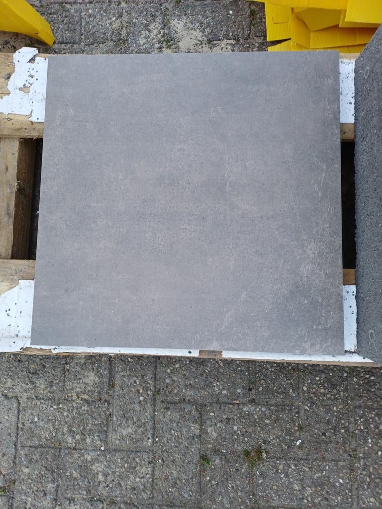 8 tegels 60x60 zie foto, Ophalen, 60 cm of meer, Nieuw, Minder dan 5 m²