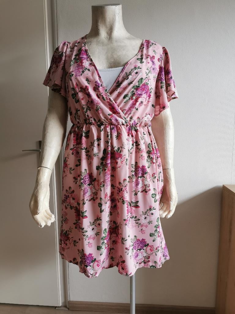 213 .. Nieuw leuke jurk maat 44 - 46, Ophalen of Verzenden, Nieuw, Jurk