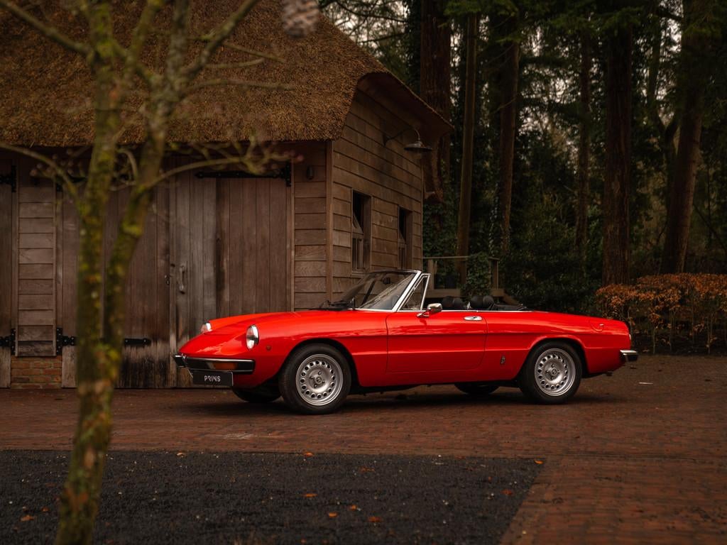Alfa Romeo Spider 2000 Veloce (bj 1982), Auto's, Achterwielaandrijving, Zwart, 1962 cc, Cabriolet