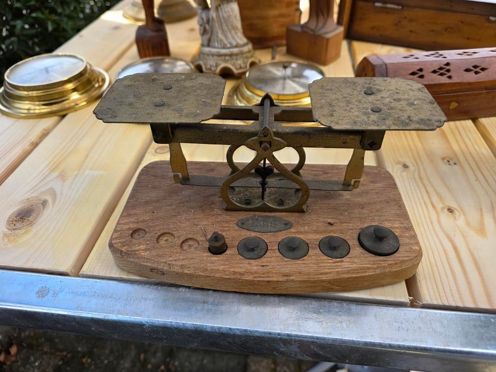 Oude balansweegschaal met gewichtjes, Ophalen of Verzenden