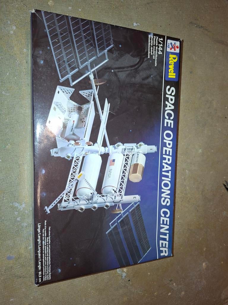 Revell Space Operations Center 1:144 Modelbouwkit, Verzenden