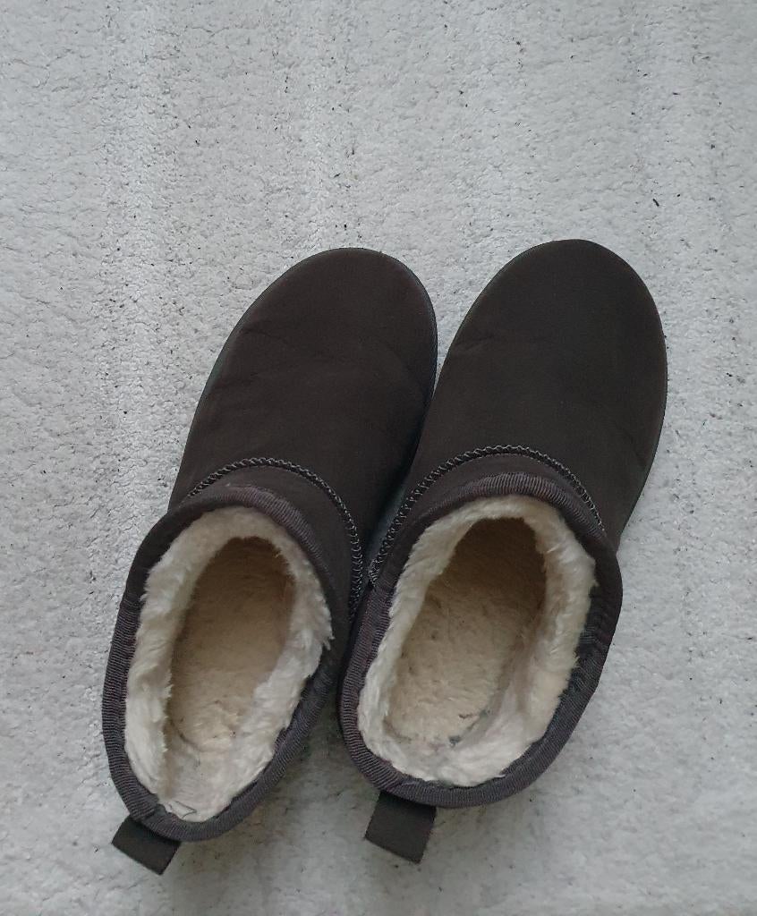 Sloffen maat 37 zgan, Ophalen of Verzenden, Zo goed als nieuw, Pantoffels of Sloffen, Grijs