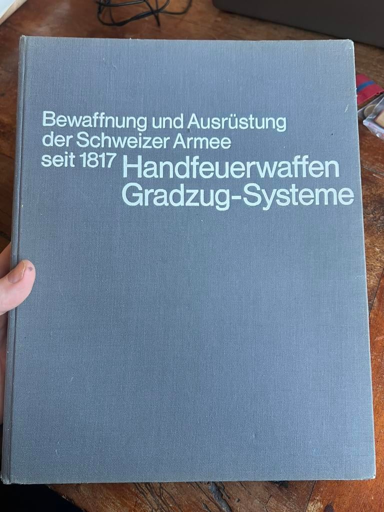 Naslagwerk Zwitser Gradzug-systeem wapen schmidt-rubin etc, Verzamelen, Militaria | Tweede Wereldoorlog, Ophalen of Verzenden