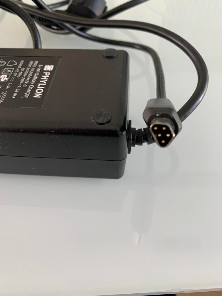 Stella oplader. Trapezium/ driehoek/vijfpolig, Ophalen of Verzenden, Gebruikt