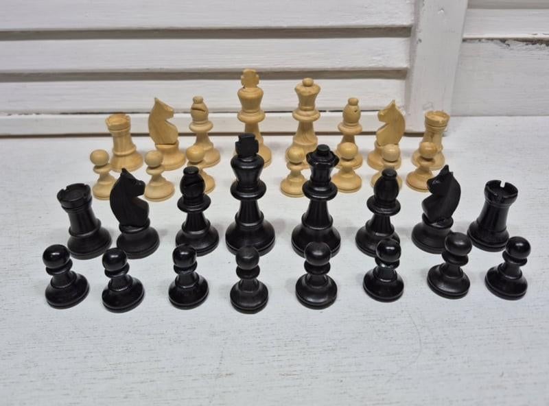 Vintage schaakspel, schaakstukken,  hout, Hobby en Vrije tijd, Gezelschapsspellen | Bordspellen, Ophalen of Verzenden, ., ., .