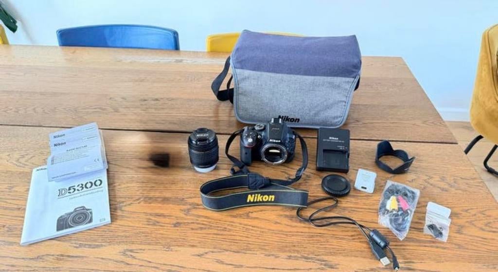 Nikon D5300 – Slechts 837 clicks! Incl. 18-55mm lens en tas, Ophalen, Zo goed als nieuw