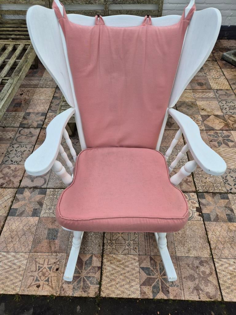 Schommelstoel wit met roze kussens, Huis en Inrichting, Stoelen, Ophalen, Zo goed als nieuw, Wit, Eén