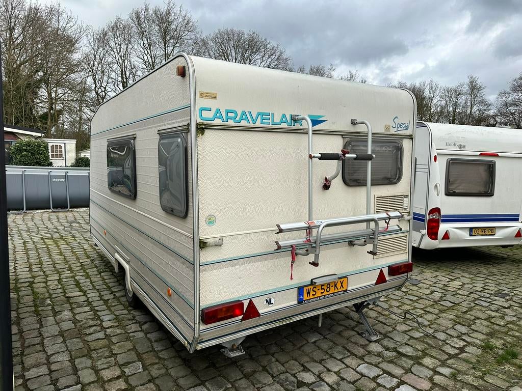 Caravelair caravan – Gemoderniseerd, 4 slaapplaatsen, 4 fiet, Vast bed, Treinzit, Particulier, Luifel