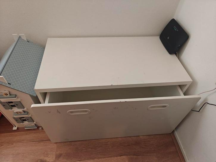 IKEA bureau met speelgoedlade, Huis en Inrichting, Bureaus, Gebruikt, Kinderbureau, IKEA, Wit, Met lades, Opbergruimte, Ophalen of Verzenden