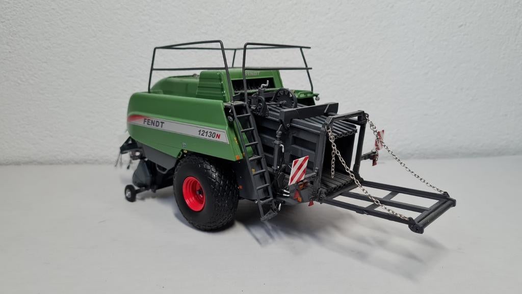 Fendt 12130N Universal Hobbies, ., Tractor of Landbouw, Ophalen of Verzenden, Zo goed als nieuw