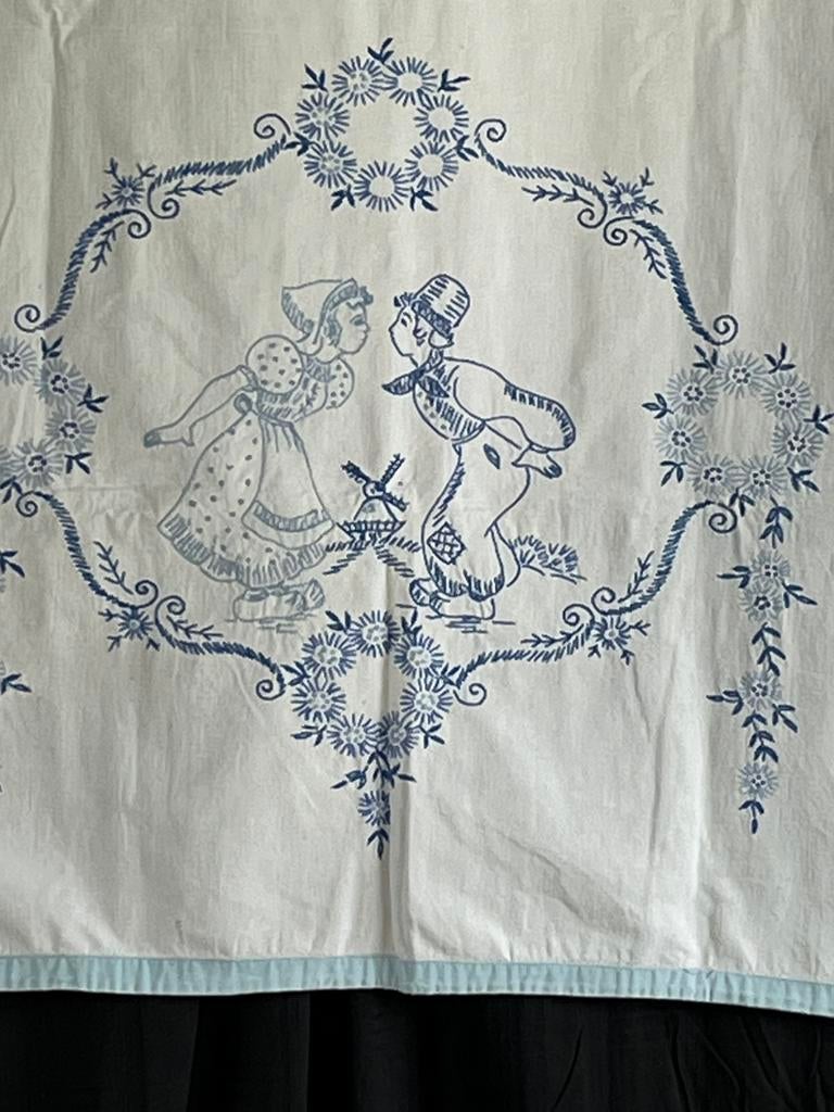 Vintage geborduurde overhanddoek in zeer goede staat, Huis en Inrichting, Keuken | Textiel, Ophalen of Verzenden, Zo goed als nieuw