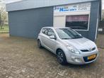 Hyundai I 20 1.2 5-DRS 2010 Grijs, Auto's, Hyundai, Te koop, Zilver of Grijs, Geïmporteerd, 5 stoelen