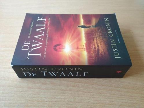Justin Cronin - De Oversteek & De Twaalf, Boeken, Fantasy, Gelezen, Ophalen of Verzenden
