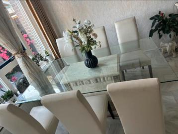 Eettafel met 6 stoelen beschikbaar voor biedingen