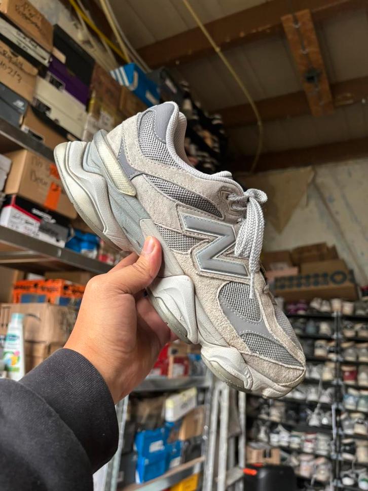 New Balance 9060 Grey 41.5, Kleding | Heren, Schoenen, Zo goed als nieuw, Sneakers of Gympen, Ophalen of Verzenden
