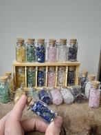 24 Flesjes mineralen en edelstenen in een houten doosje, Ophalen of Verzenden, Mineraal