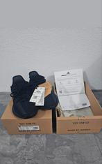 Adidas Yeezy Boost 350 V2 - Maat 43 1/3 - Nieuwstaat, Kleding | Heren, Schoenen, Zwart, Ophalen of Verzenden, Adidas, Sneakers of Gympen