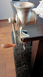 Antieke vleesmolen, Antiek en Kunst, Antiek | Keukenbenodigdheden, Ophalen of Verzenden