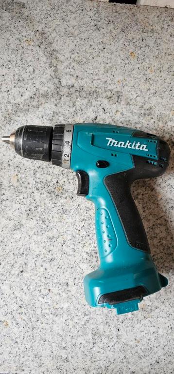 Makita schroefmachine met lader en gereedschapskist  beschikbaar voor biedingen