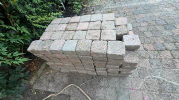 Cobblestones 10x10cm GRATIS beschikbaar voor biedingen